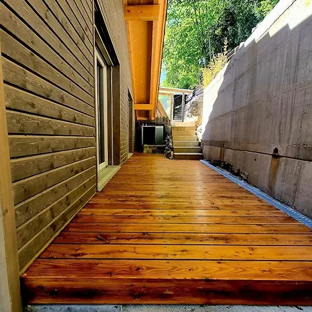 Hillside Loft, 2 Bedrooms, Max 5 Guests Apartment *