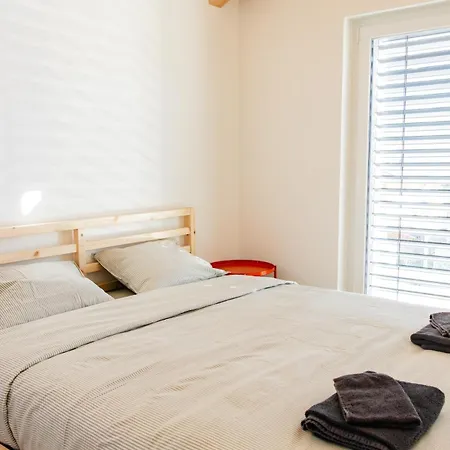 Hillside Loft, 2 Bedrooms, Max 5 Guests * Ringgenberg