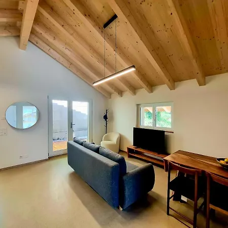 Hillside Loft, 2 Bedrooms, Max 5 Guests Apartment *